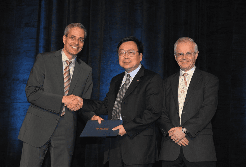 Alberto Moreira and IEEE President John Vig present Prof. Ya-Qiu Jin the 2010 IEEE GRS-S Education Award