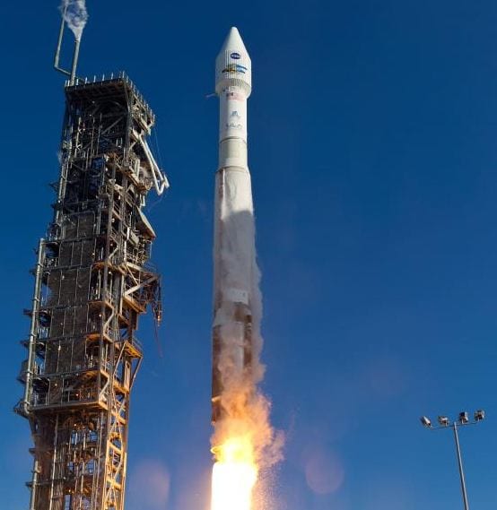 Photo of a rocket carrying Landsat 8 taking off. Credit: NASA