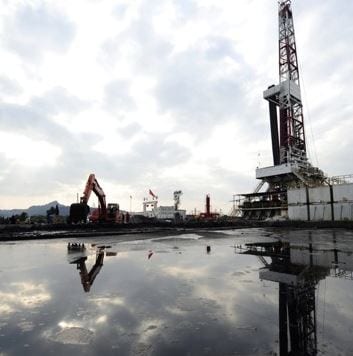 Reuters - A natural gas appraisal well of Sinopec is seen behind a treatment pond of drilling waste in Langzhong county, Sichuan province in this March 2011 photo.