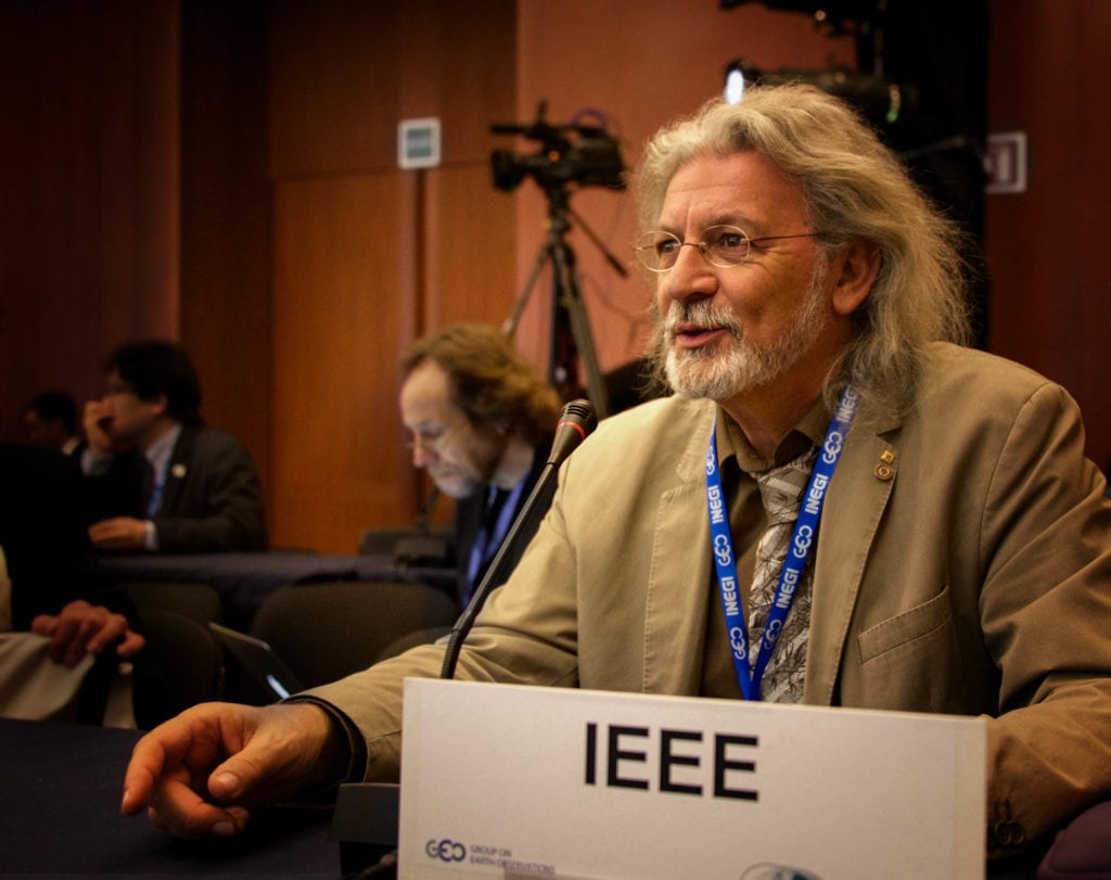 Prof. René Garello, President of the IEEE Oceanic Engineering Society, addressing the Plenary.