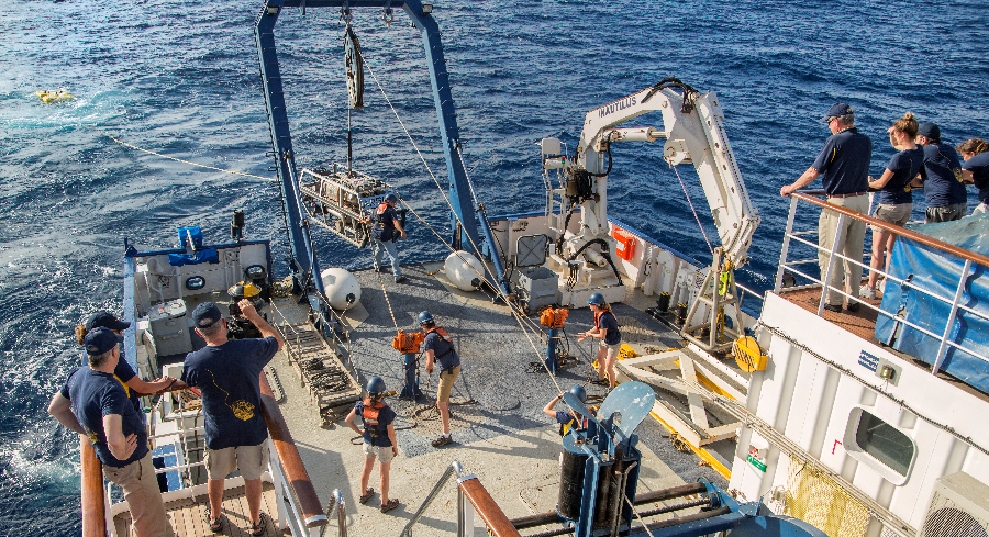 Robots Help Ocean Explorers Map the Sea Floor