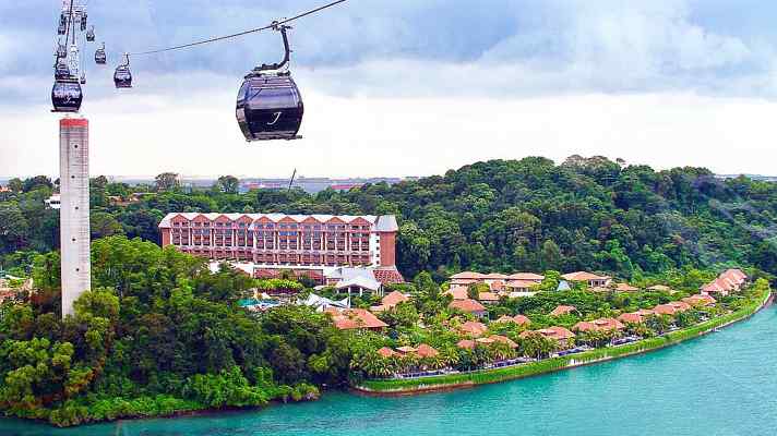 Cable car, gondola lift providing aerial link between Sentosa Island and Mount Faber